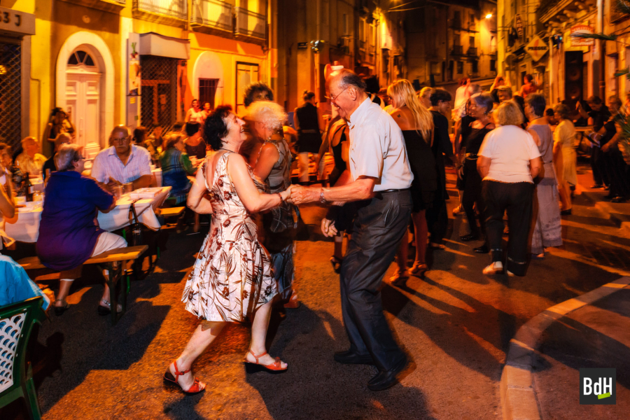 Danseurs de Rock lors d'une Fête de Quartier Rue des Trois Journées à Sète en août 2009, France