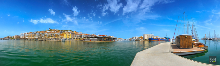 Vue panoramique du port de Sète du Théâtre de la Mer au phare Saint-Louis, France