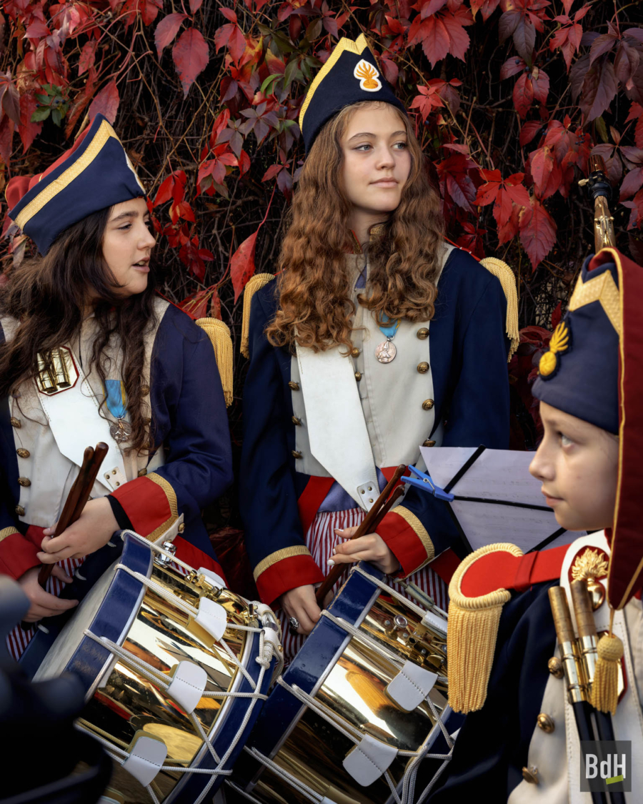 Les tambours des P'Tits Poulbots dans la vigne du Clos Montmartre lors du 90ème anniversaire de 'La Fête des Vendanges de Montmartre' le 14 Octobre 2023.