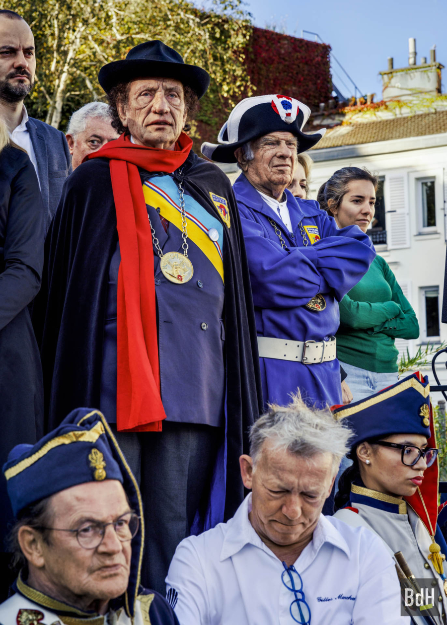 90ème anniversaire de 'La Fête des Vendanges de Montmartre' le 14 Octobre 2023. Alain Coquard président de la République de Montmartre (G), Bernard Beaufrère garde-champêtre (D), Joël Ben Hayoun, Chef-Tambour des P'Tits Poulbots (BG); Gilles Marchal Chef pâtissier (BD)