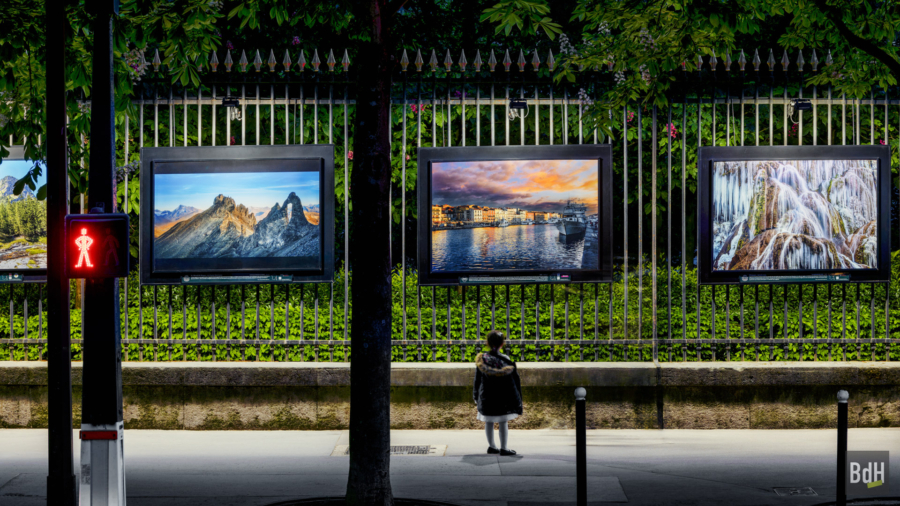 Exposition photo Ailleurs en France sur les grilles du Sénat à Paris du 16 mars au 12 juillet 2024. 2 photos Bruno de Hogues : Pagode-Maison Loo à Paris, Canal de Sète